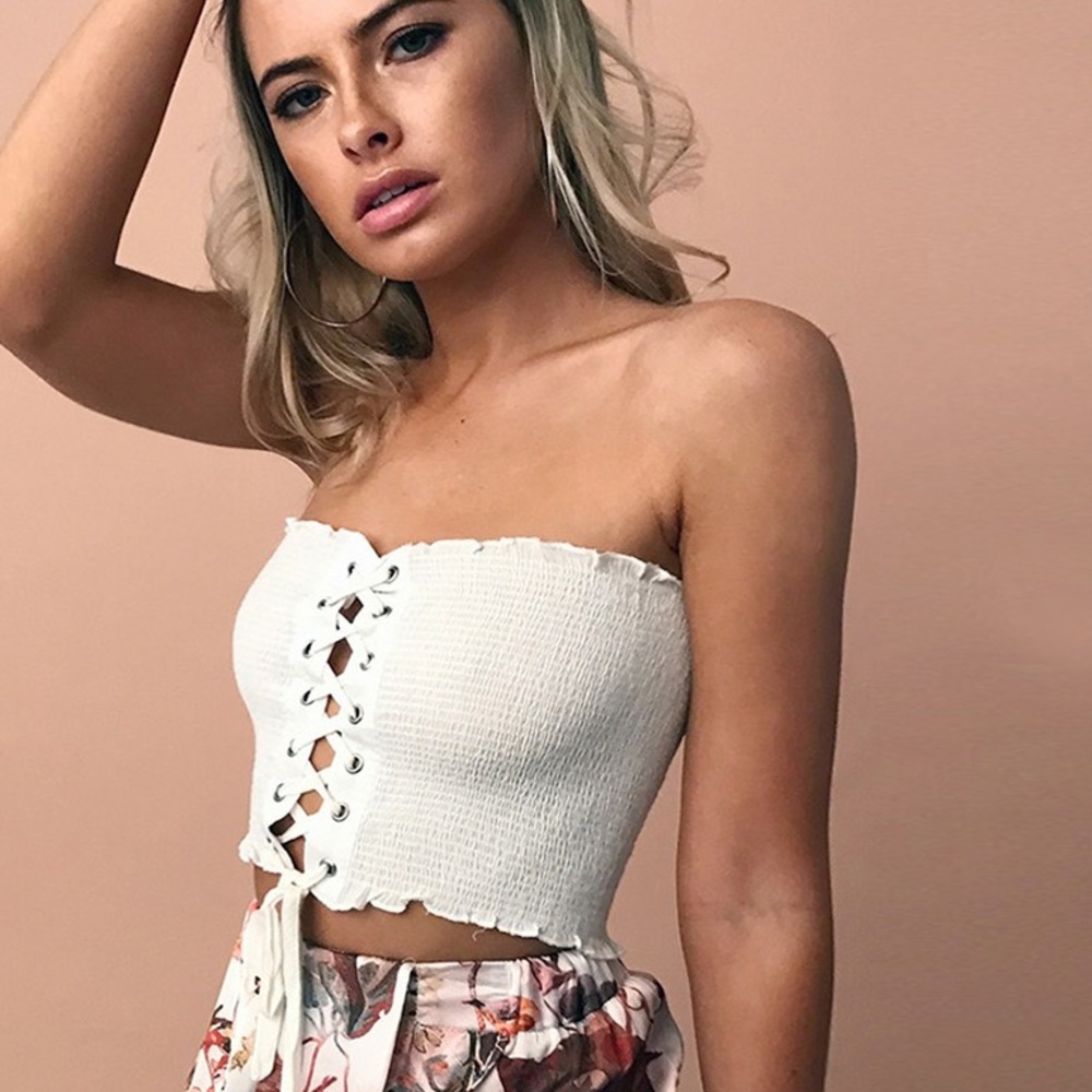 🆕 'Ailsa' White Scrunch Lace Up Tube Top - Picture 2 of 5